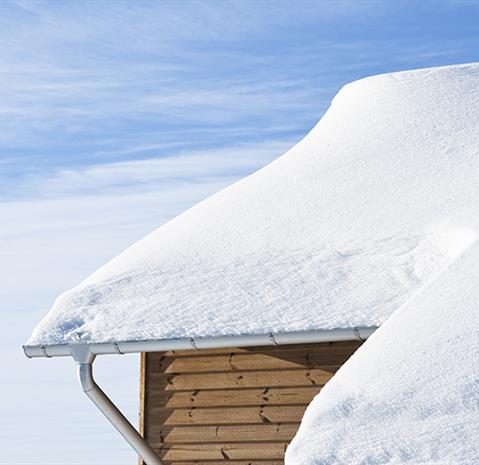 plannja-skotta-sno-pa-taket-700