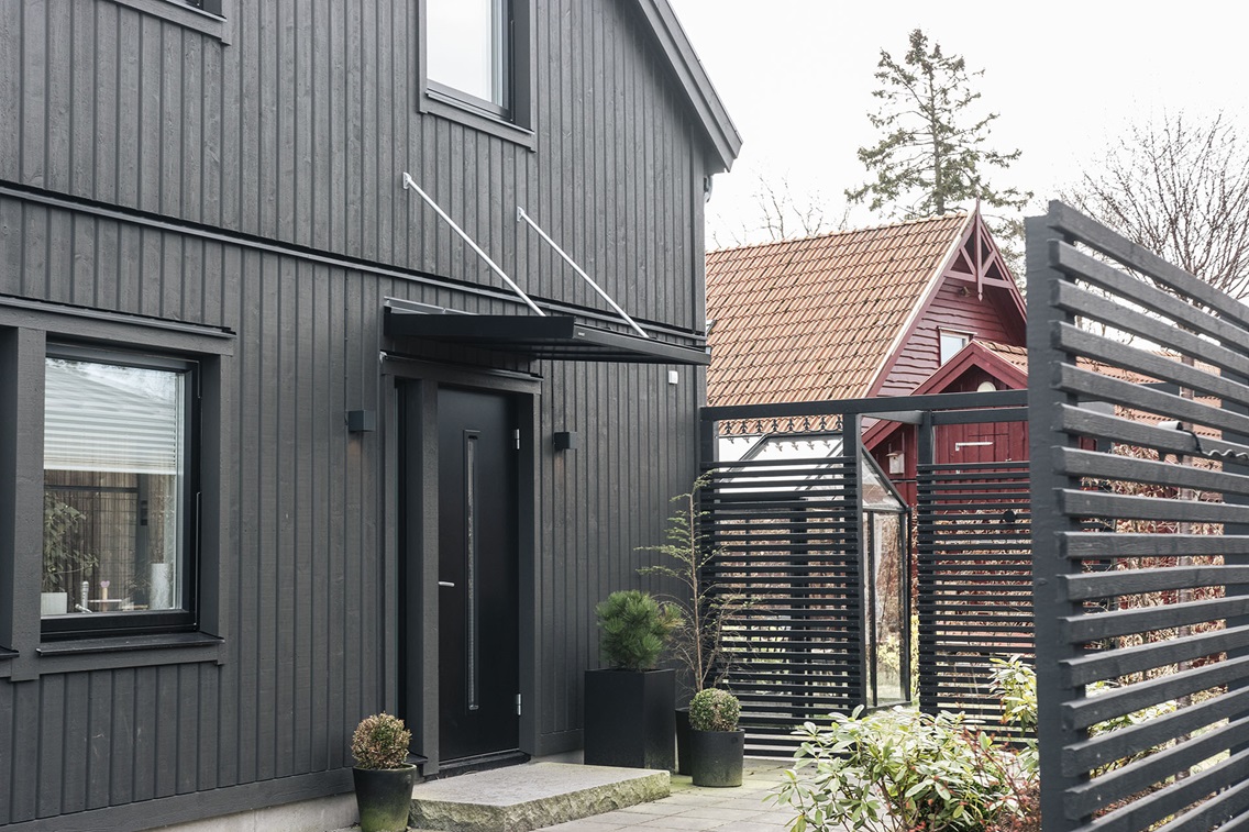 plannja-entretak-ModernFlatSeamed-01svart
