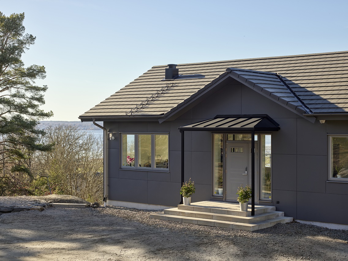 plannja-entretak-PorchHipped-01svart